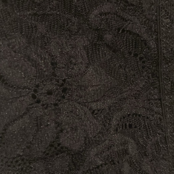 Vintage Black Lace Rose Corset w/ hook~n~eye secured front & back. Pre ~loved - Picture 2 of 14